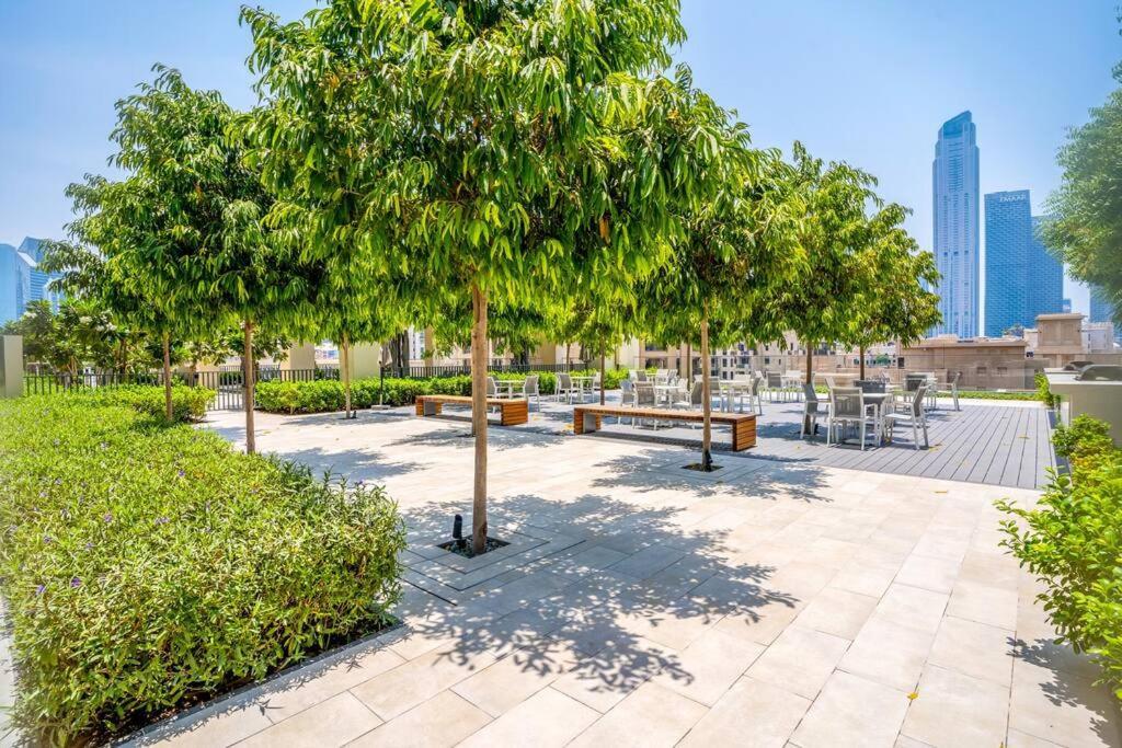 Astonishing 3br Burj Khalifa And Fountain View With Pool And Gym Apartment