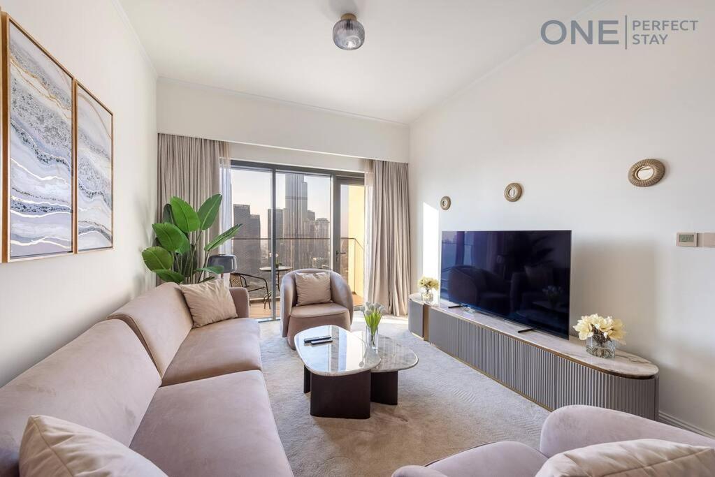 Astonishing 3br Burj Khalifa And Fountain View With Pool And Gym Apartment Dubai