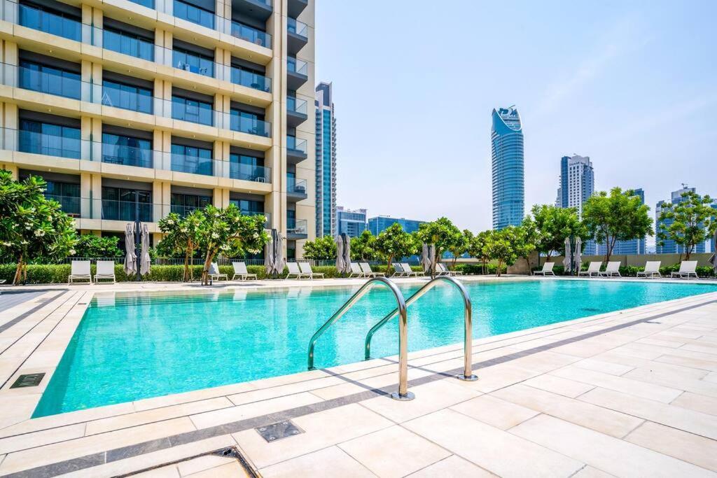 Astonishing 3br Burj Khalifa And Fountain View With Pool And Gym *