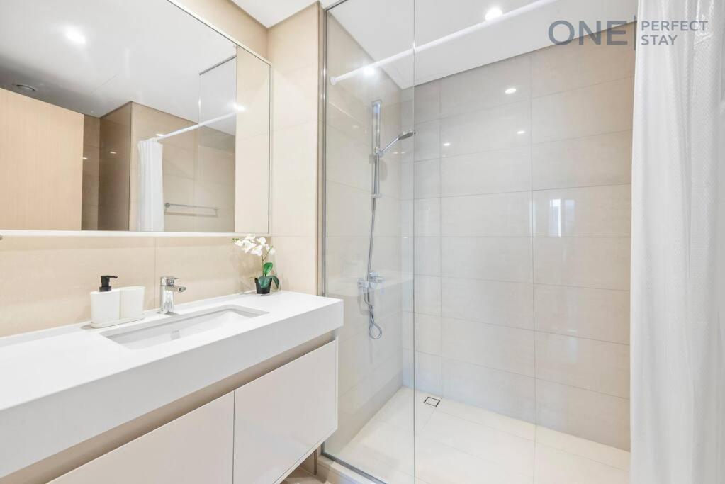 Astonishing 3br Burj Khalifa And Fountain View With Pool And Gym Apartment Dubai
