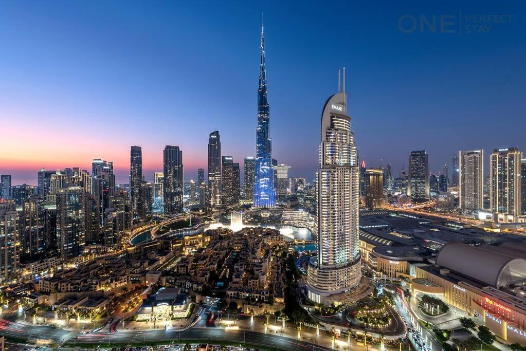 Astonishing 3br Burj Khalifa And Fountain View With Pool And Gym Dubai
