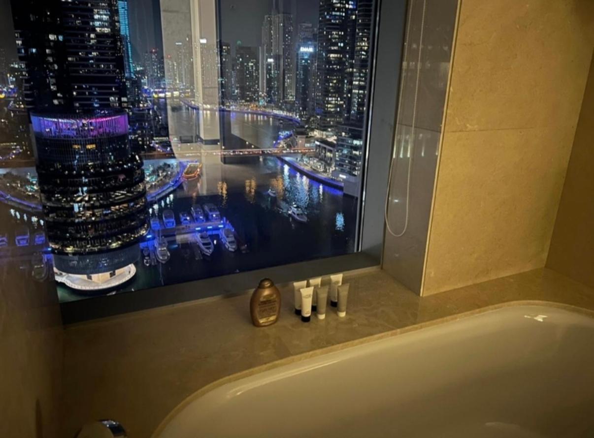 Address Marina Mall - Full Marina Views, Balcony, Kitchen & Parking Apartment Dubai