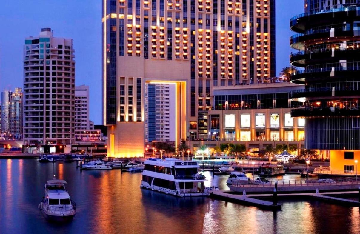 Address Marina Mall - Full Marina Views, Balcony, Kitchen & Parking Apartment