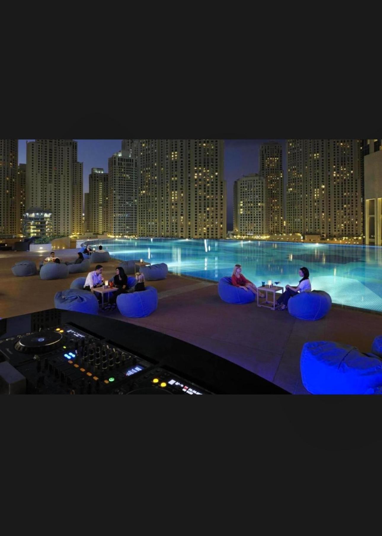 Address Marina Mall - Full Marina Views, Balcony, Kitchen & Parking Apartment