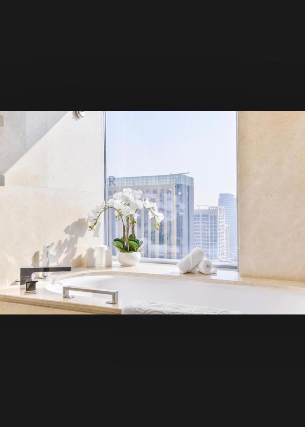 Apartment Address Marina Mall - Full Marina Views, Balcony, Kitchen & Parking *