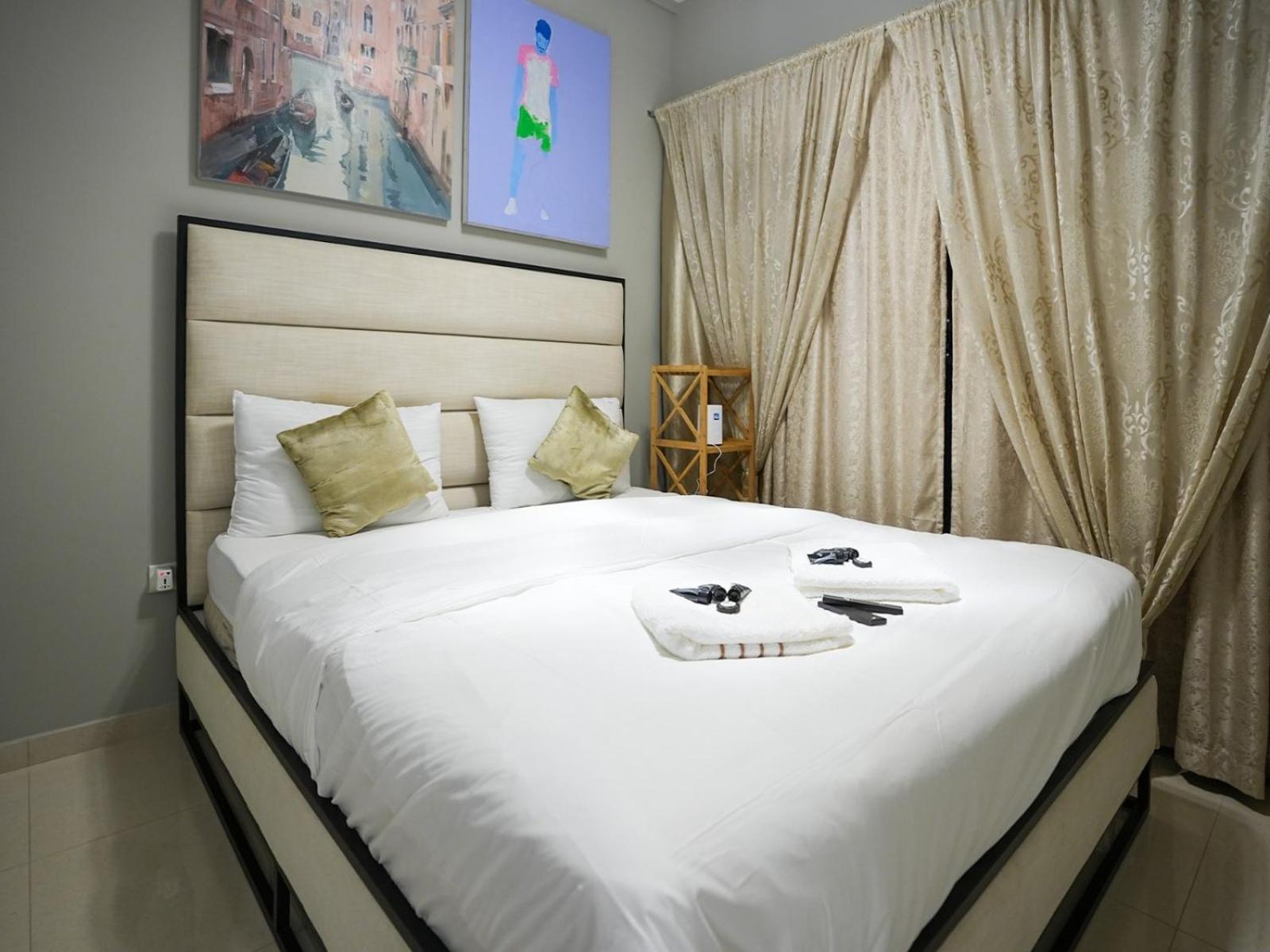 Layali - Chic 1br With Balcony In Business Bay *
