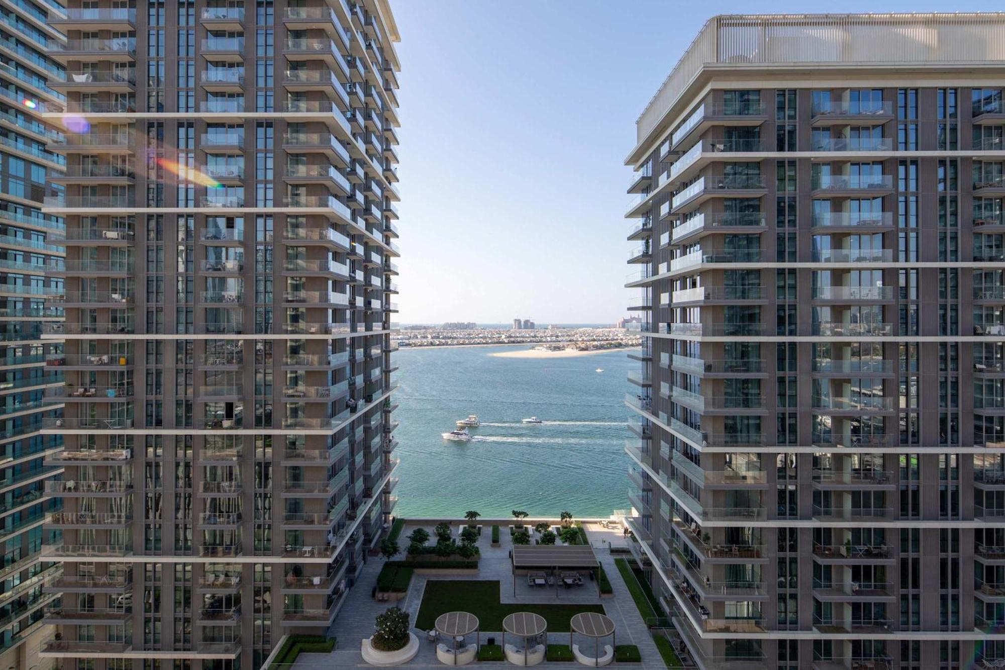 Frank Porter - Marina Vista Tower 2 Apartment