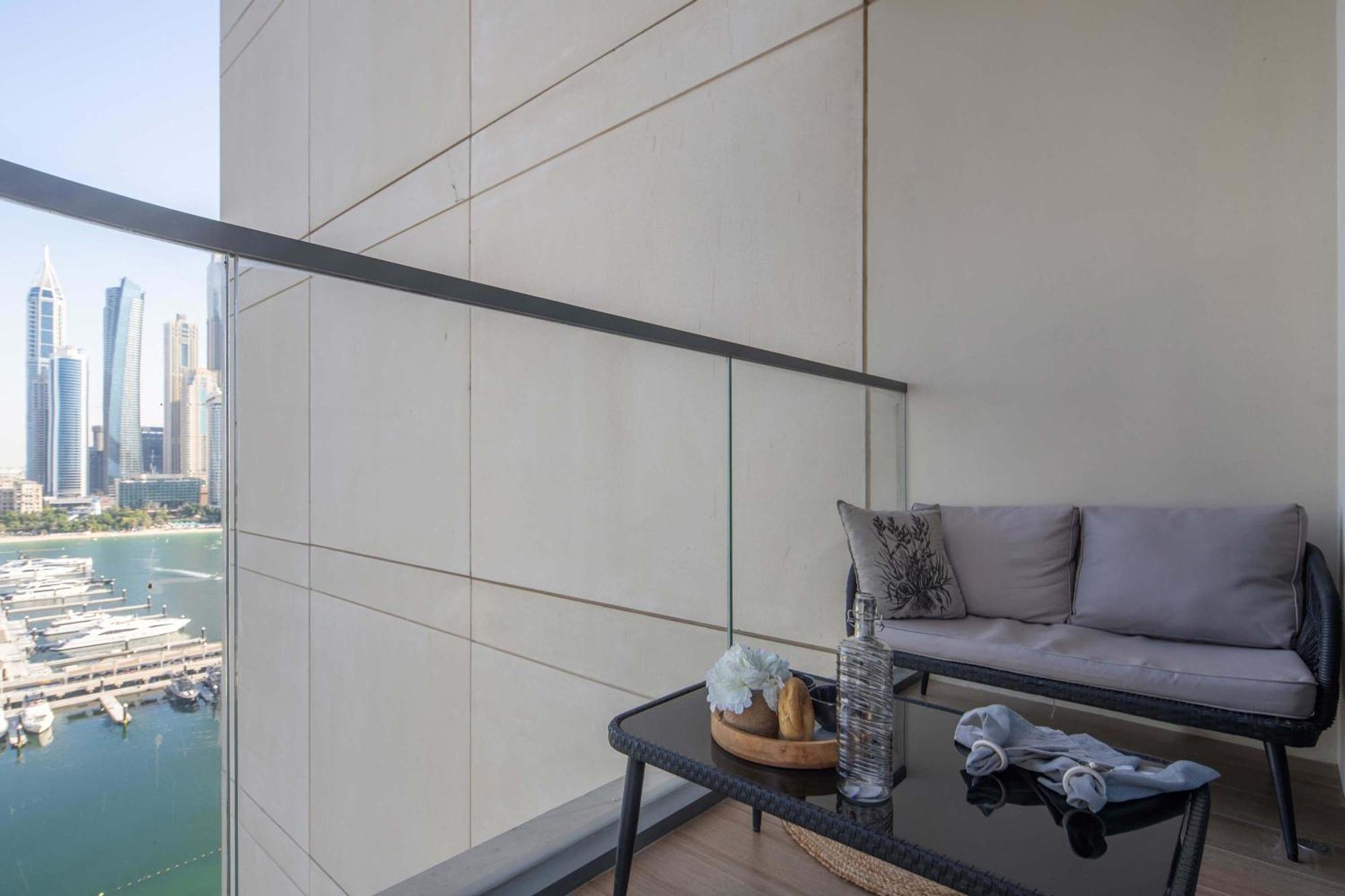 Frank Porter - Marina Vista Tower 2 *
