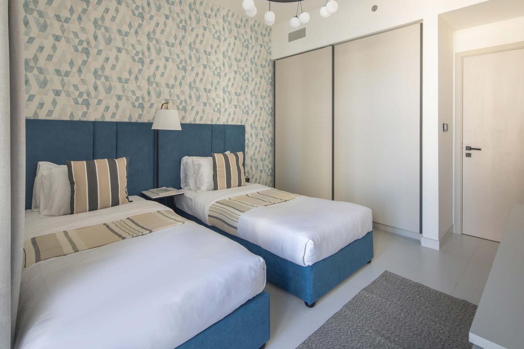 Frank Porter - Marina Vista Tower 2 * Dubai