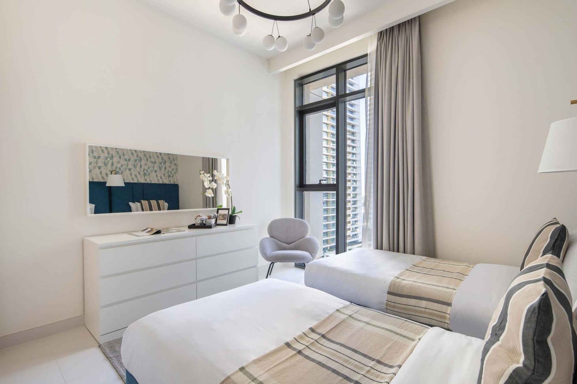 Frank Porter - Marina Vista Tower 2 Apartment Dubai