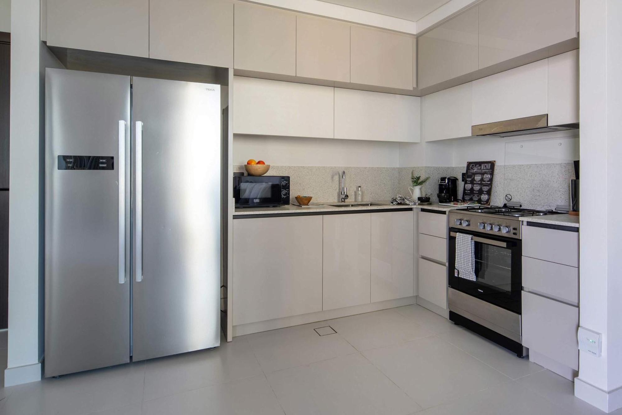 Frank Porter - Marina Vista Tower 2 Apartment