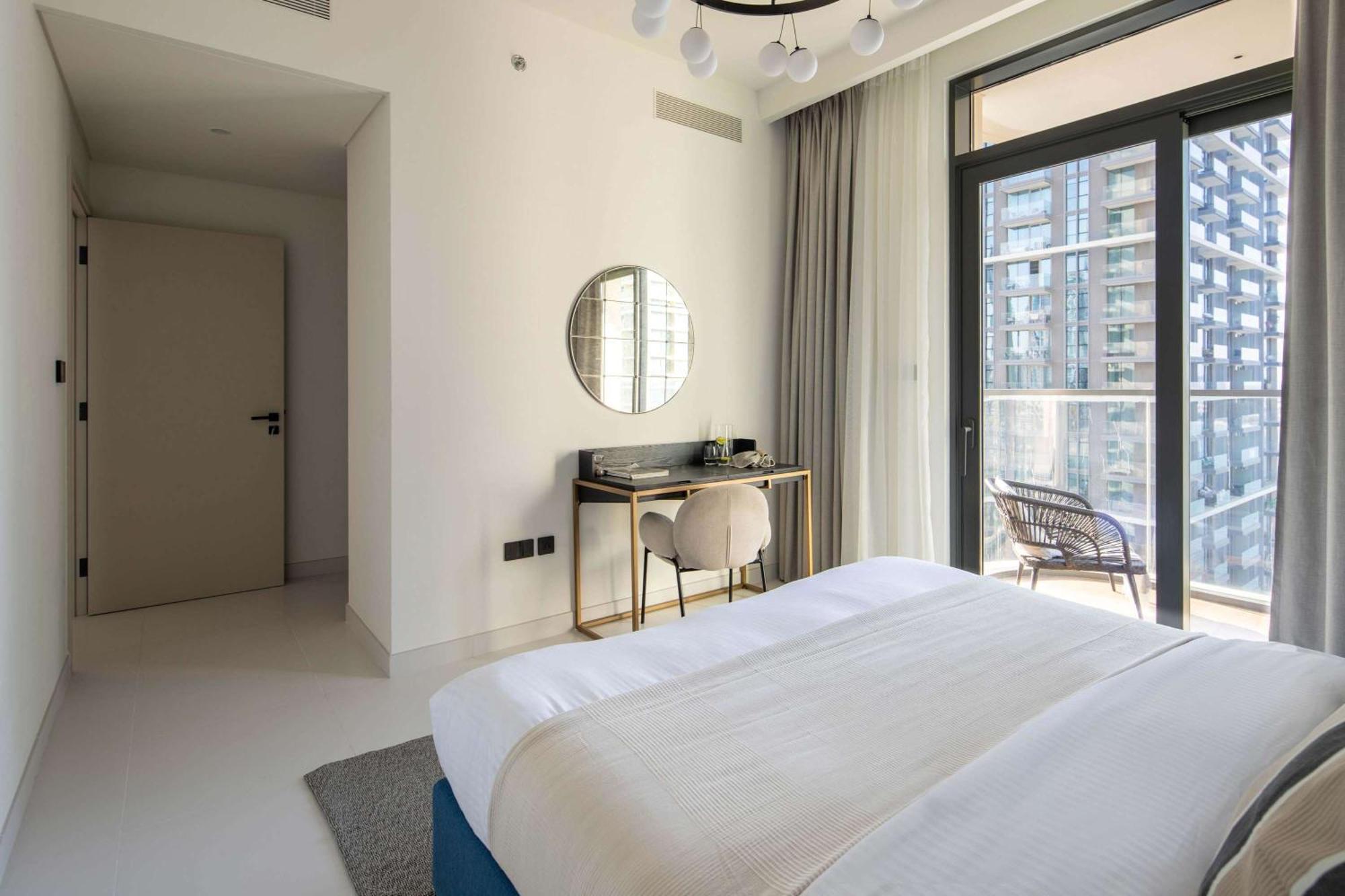 Frank Porter - Marina Vista Tower 2 Apartment