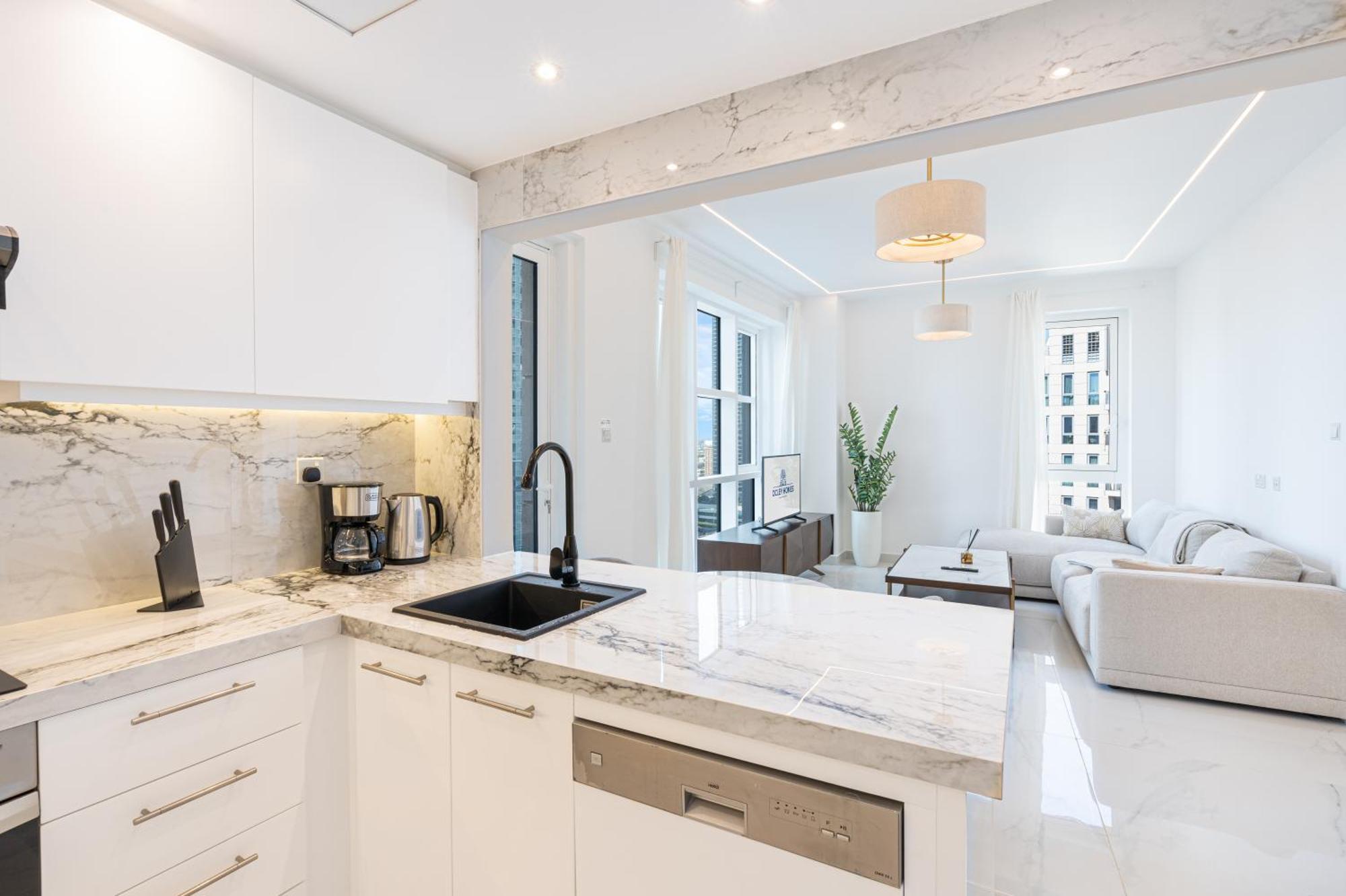 Apartment Exclusive Steps Away From Burj & Mall *
