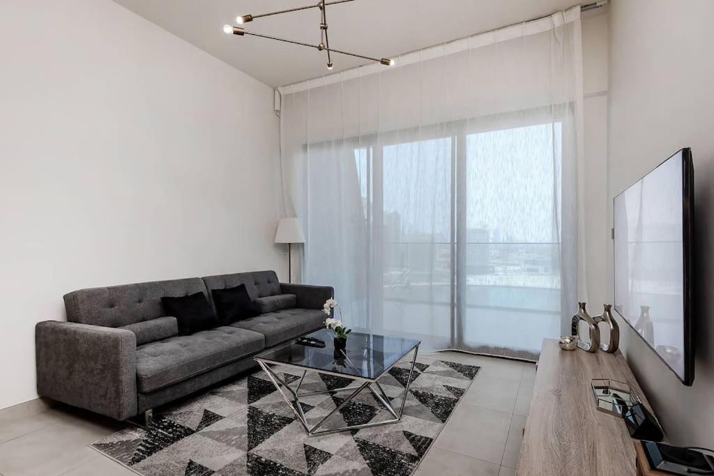 Apartment 1bdr Yacht View Binghatti Canal
