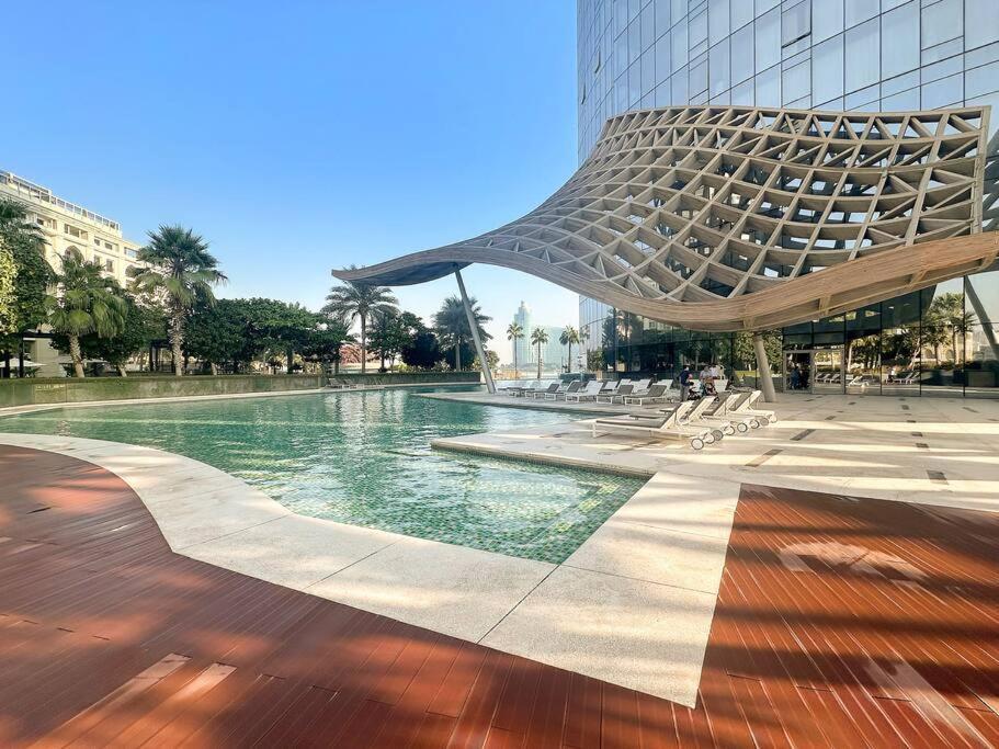 First Class 1br Waterfront Bliss In Al Jaddaf *