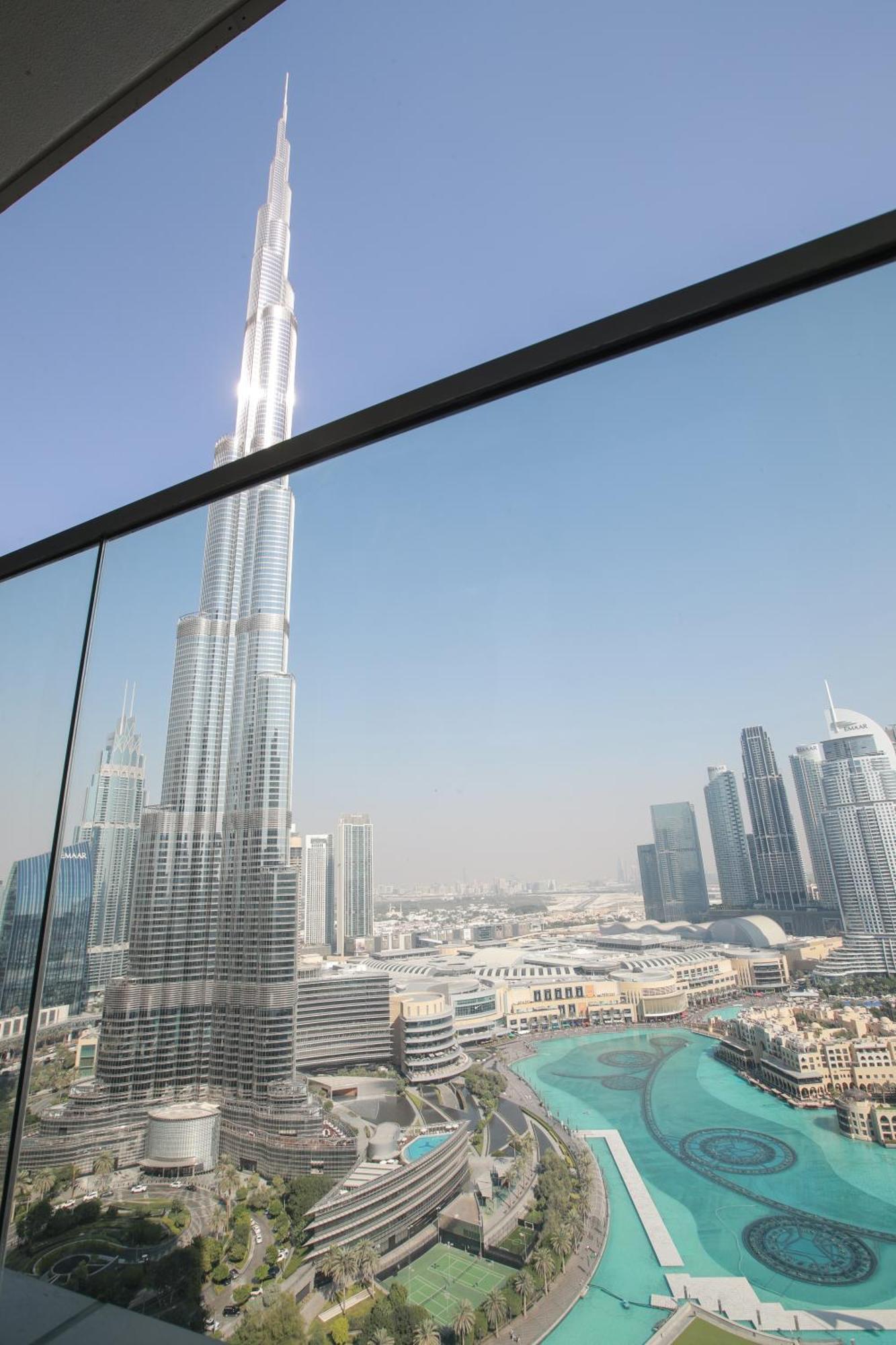 Full Burj Khalifa And Fountains Views