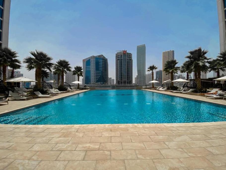Apartment Chic With Balcony - Canal Bay & Pool Views