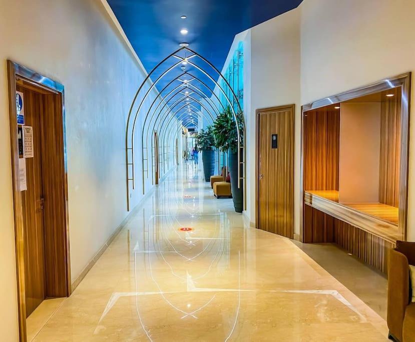 Chic With Balcony - Canal Bay & Pool Views Apartment *