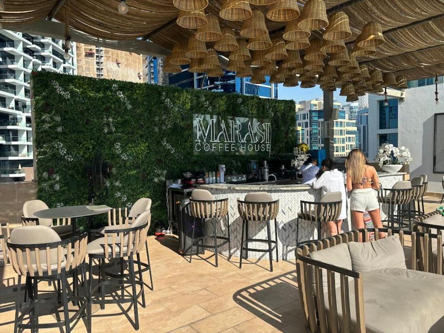 Chic With Balcony - Canal Bay & Pool Views *