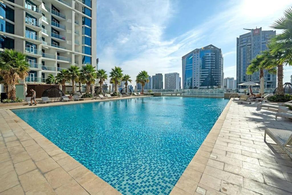 Chic With Balcony - Canal Bay & Pool Views