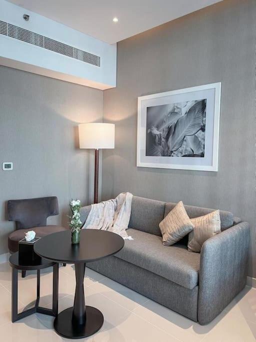 Apartment Chic With Balcony - Canal Bay & Pool Views *