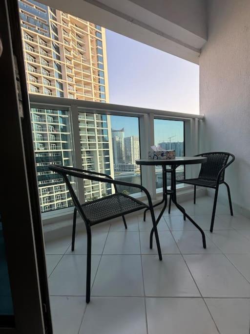 Chic With Balcony - Canal Bay & Pool Views Dubai