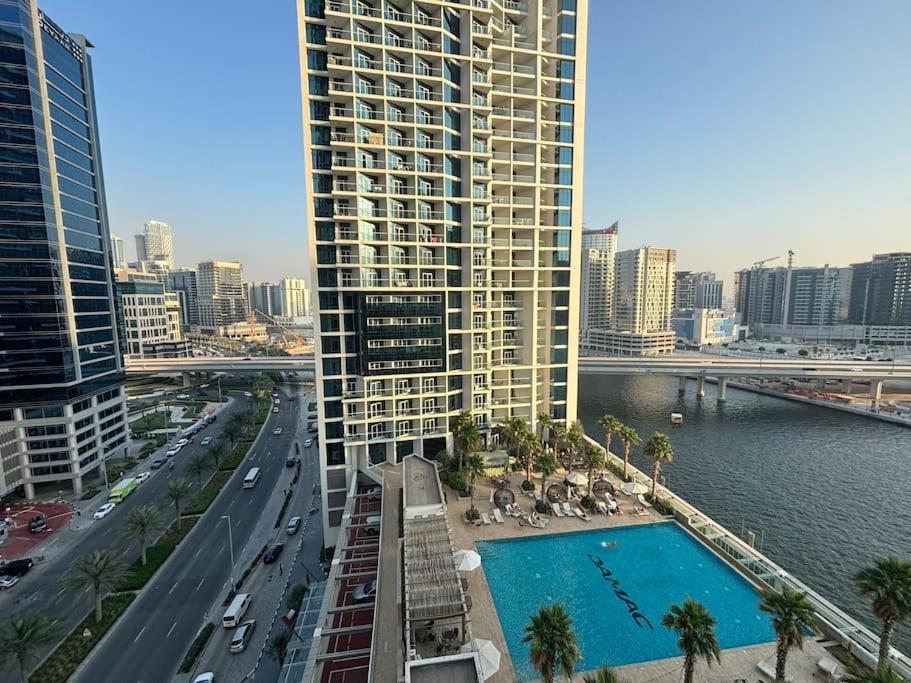 Chic With Balcony - Canal Bay & Pool Views Apartment Dubai