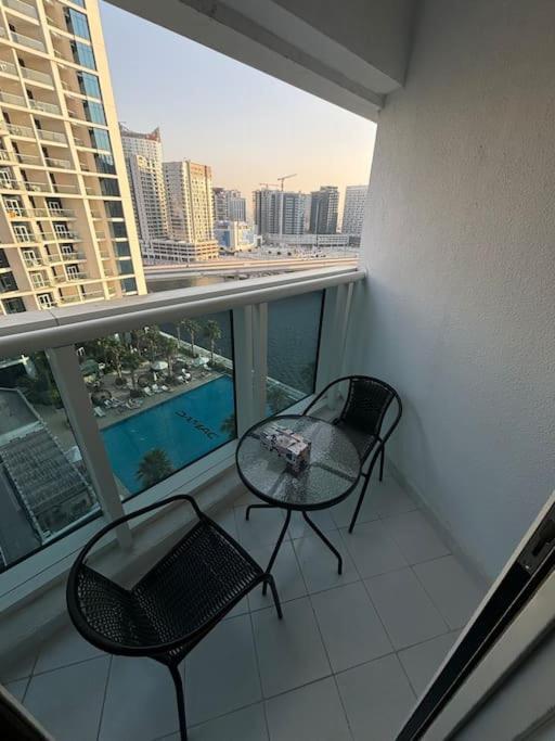 Apartment Chic With Balcony - Canal Bay & Pool Views Dubai