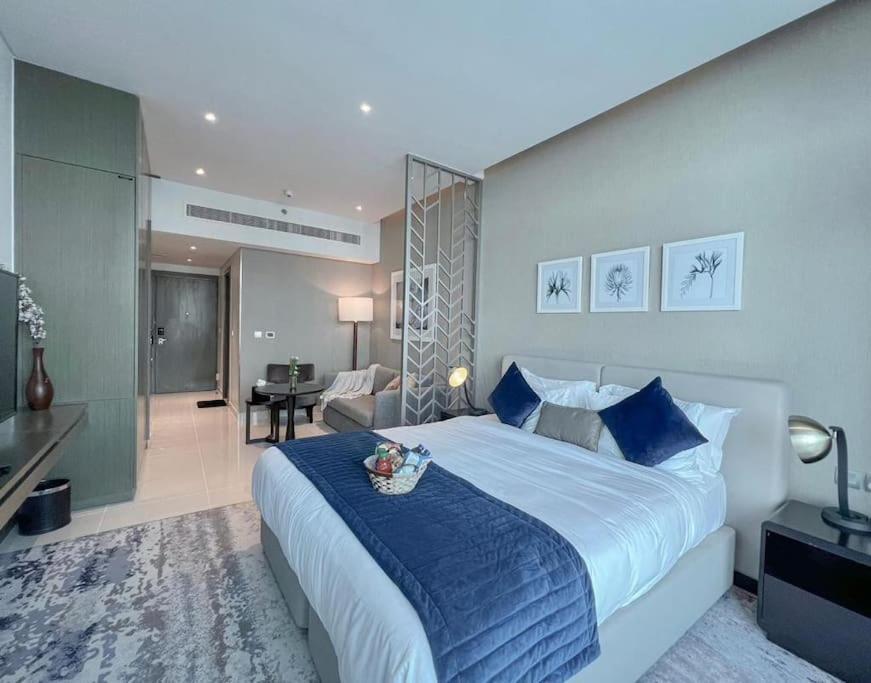 Chic With Balcony - Canal Bay & Pool Views Dubai