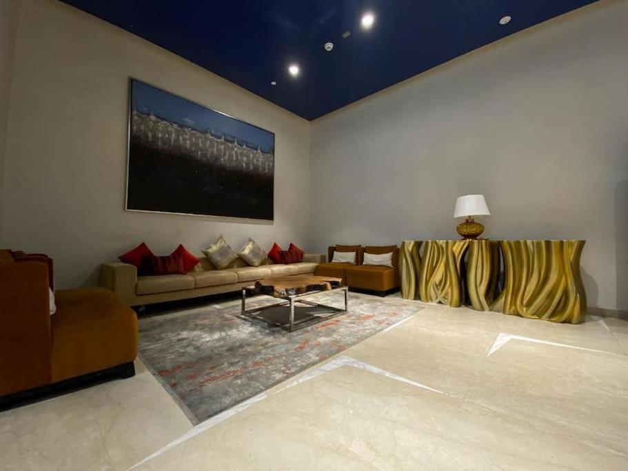 Chic With Balcony - Canal Bay & Pool Views Dubai