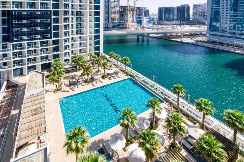 Apartment Chic With Balcony - Canal Bay & Pool Views Dubai