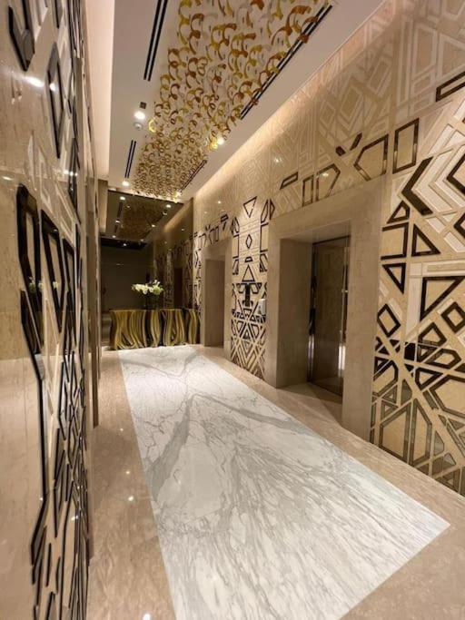 Chic With Balcony - Canal Bay & Pool Views * Dubai