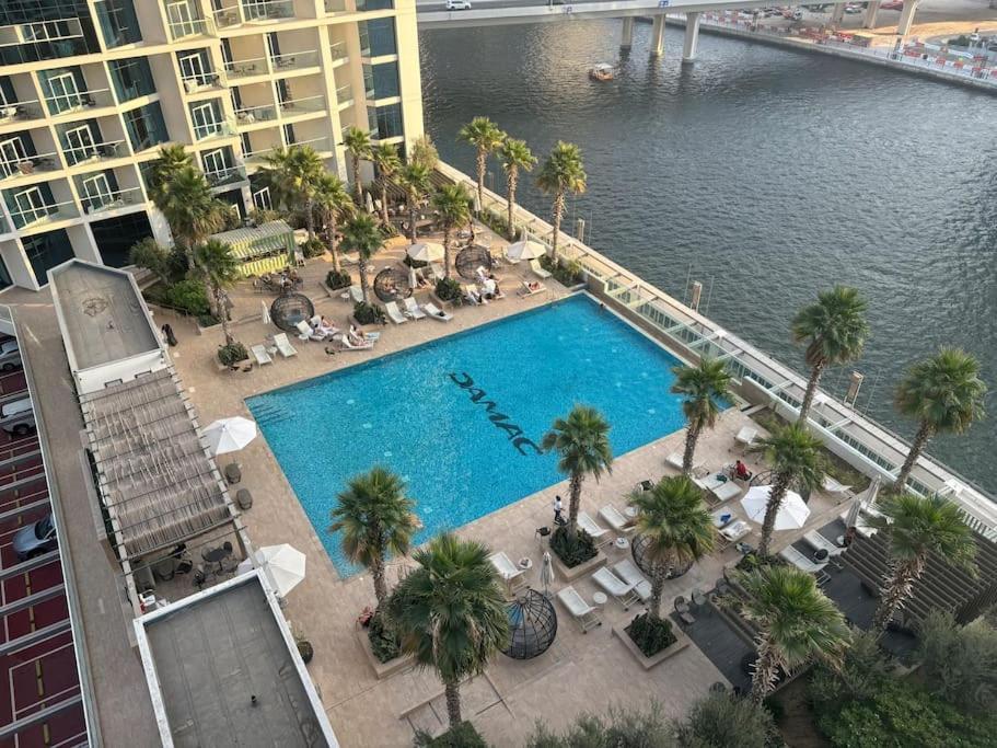 Apartment Chic With Balcony - Canal Bay & Pool Views Dubai
