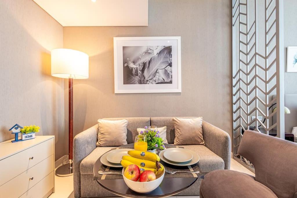 Chic With Balcony - Canal Bay & Pool Views * Dubai