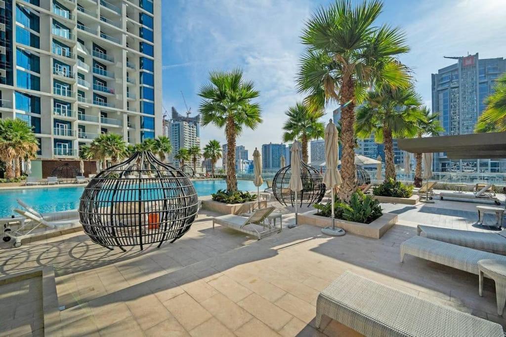Chic With Balcony - Canal Bay & Pool Views Apartment