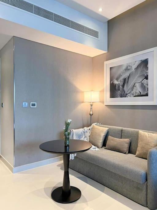 Chic With Balcony - Canal Bay & Pool Views Apartment *