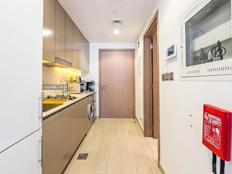 Relaxing Retreat In Vibrant Meydan Apartment