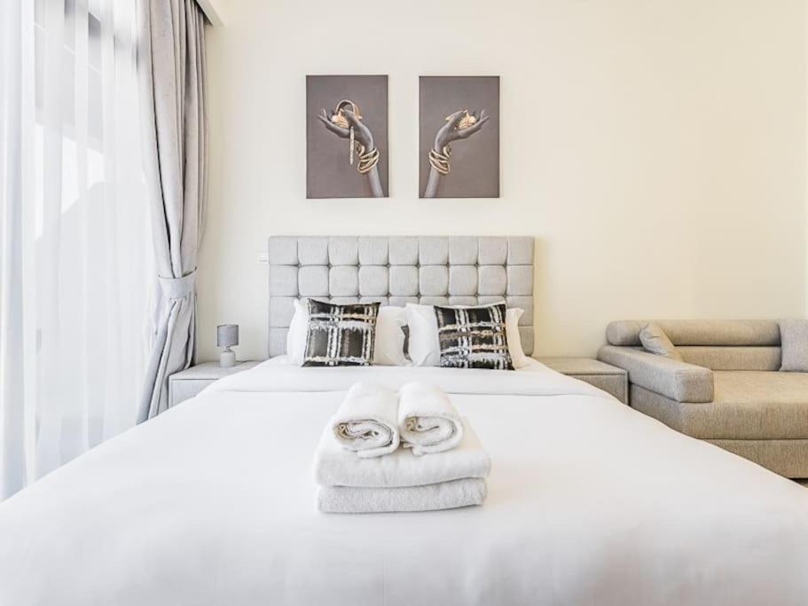 Relaxing Retreat In Vibrant Meydan *