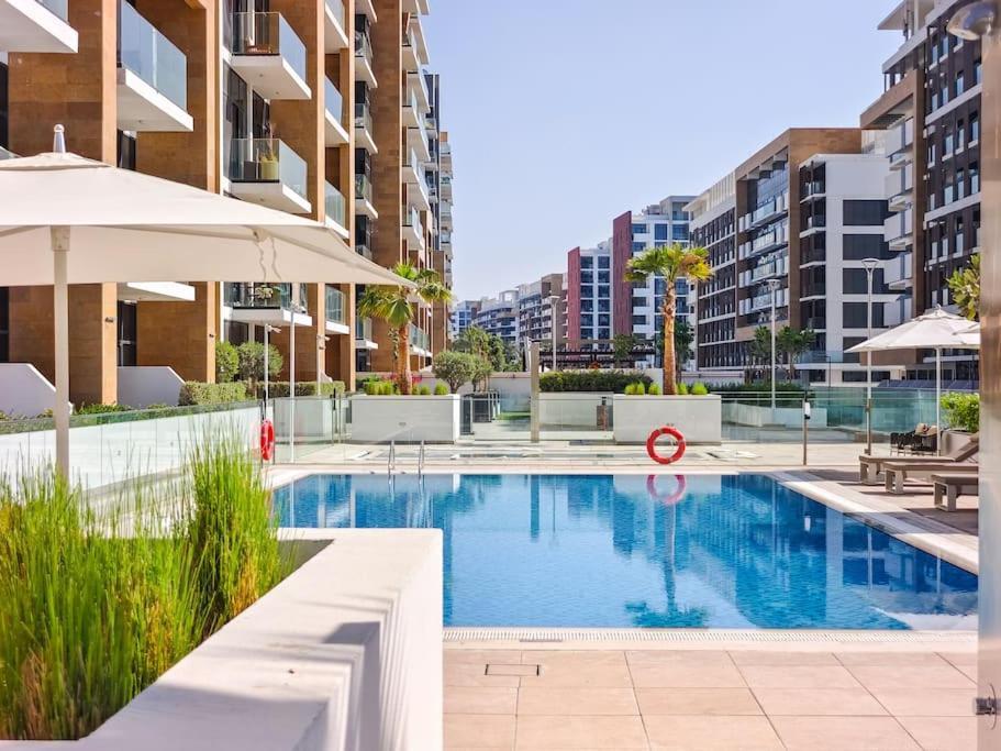 Relaxing Retreat In Vibrant Meydan Apartment Dubai