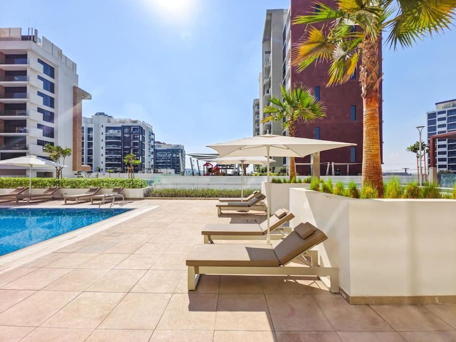 Relaxing Retreat In Vibrant Meydan