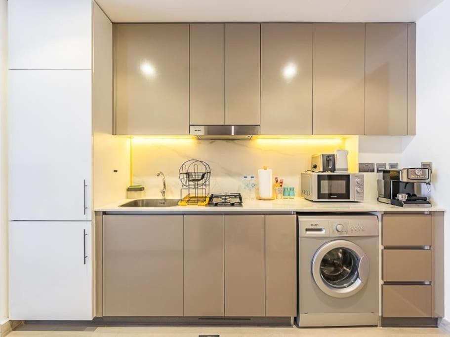 Relaxing Retreat In Vibrant Meydan *
