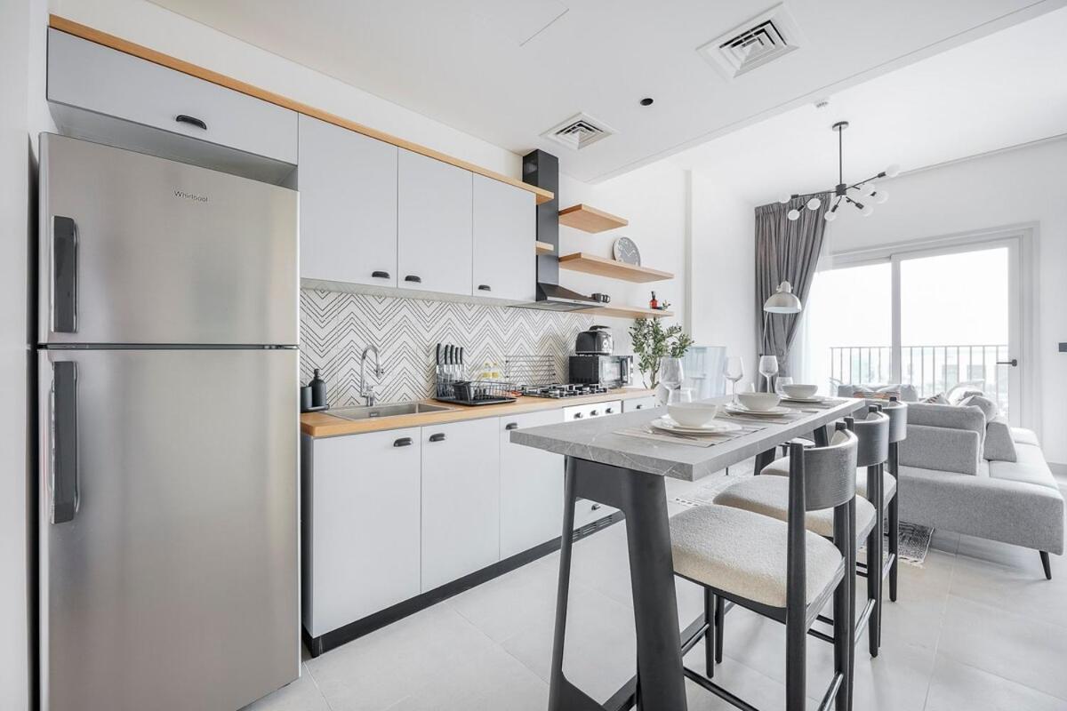 Soothing In Collective Tower At Hills Apartment