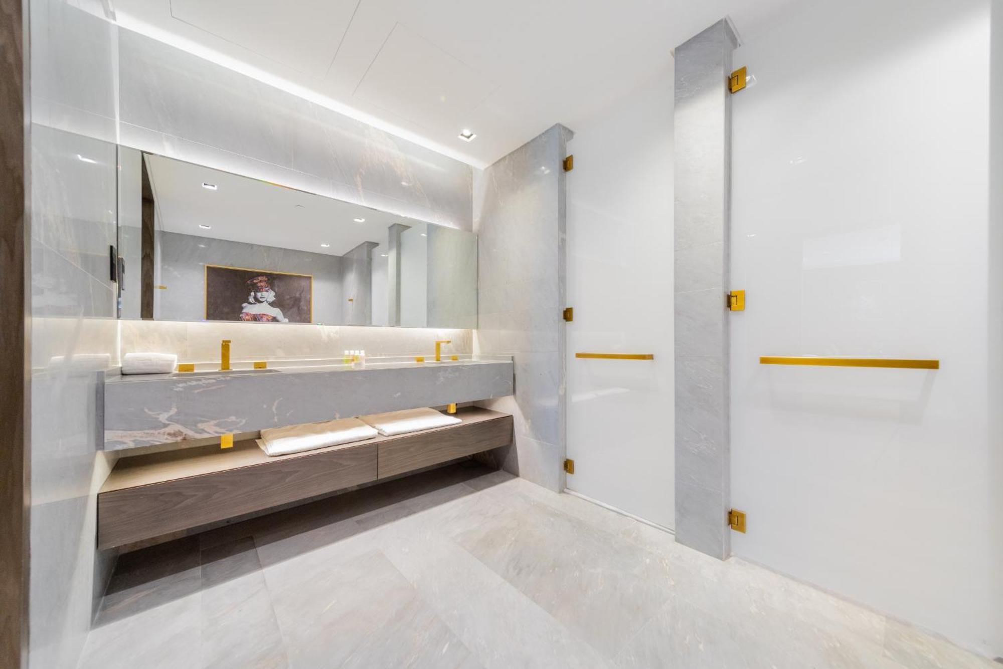 Superluxury In Five Palm, Pool & Access * Dubai