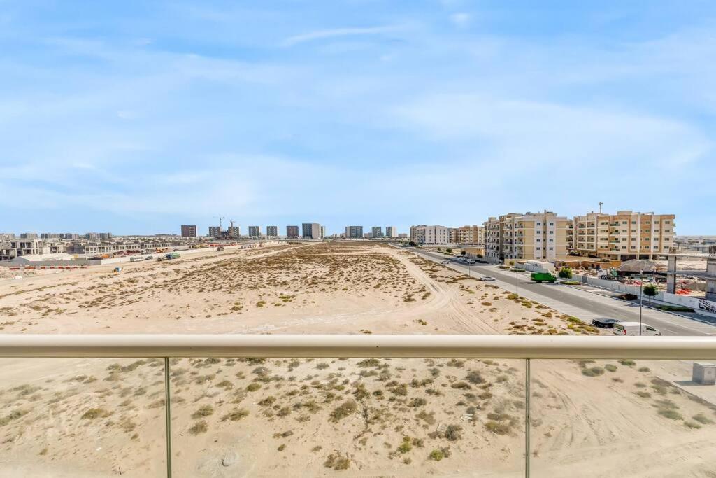 Apartment Waves - Stylish With Balcony In South *