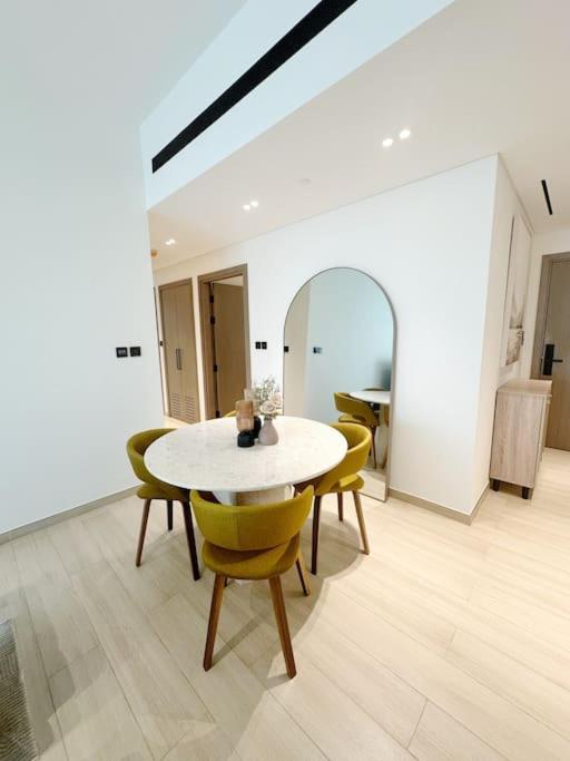 Luxury Apartment, Prime Location New And Stylish Apartment