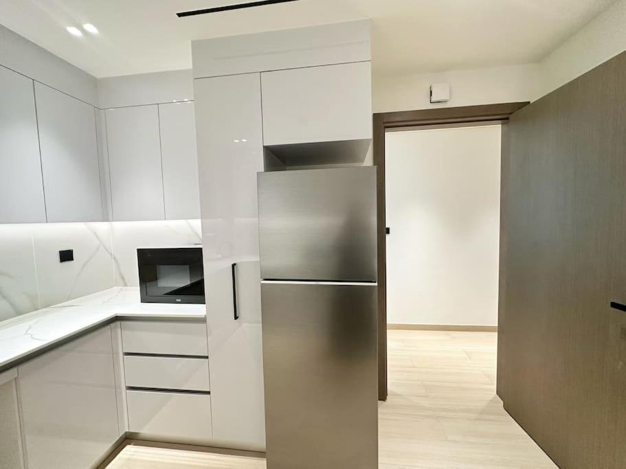 Luxury Apartment, Prime Location New And Stylish Apartment *