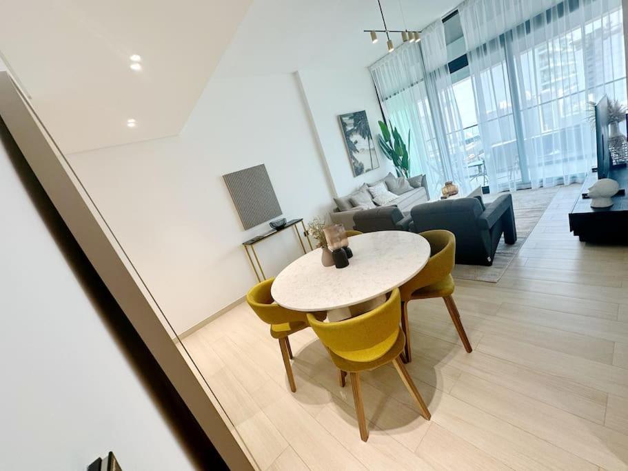 Luxury Apartment, Prime Location New And Stylish * Dubai