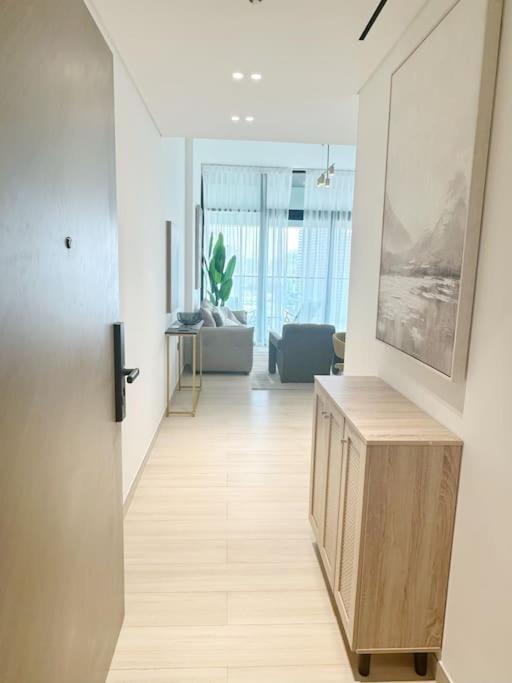 Luxury Apartment, Prime Location New And Stylish * Dubai