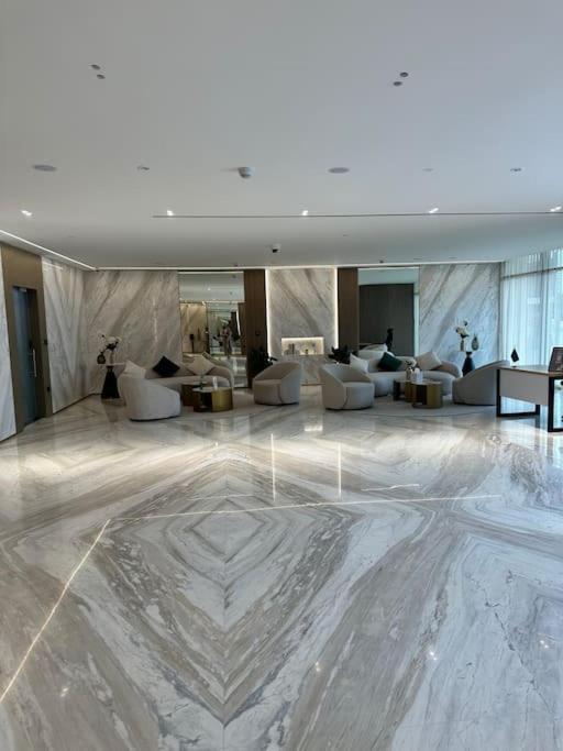 Apartment Luxury Apartment, Prime Location New And Stylish Dubai