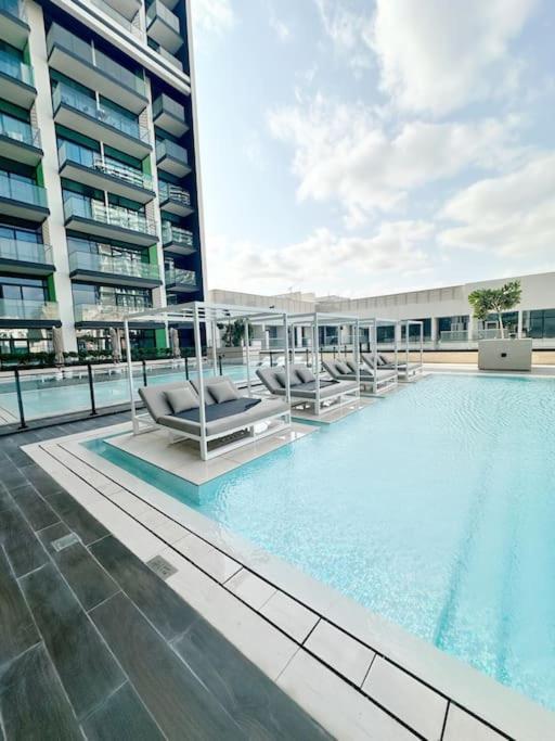 Apartment Luxury Apartment, Prime Location New And Stylish *